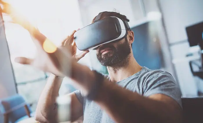 VR headsets coupled with smartphone rentals are a great way to keep your attendees engaged